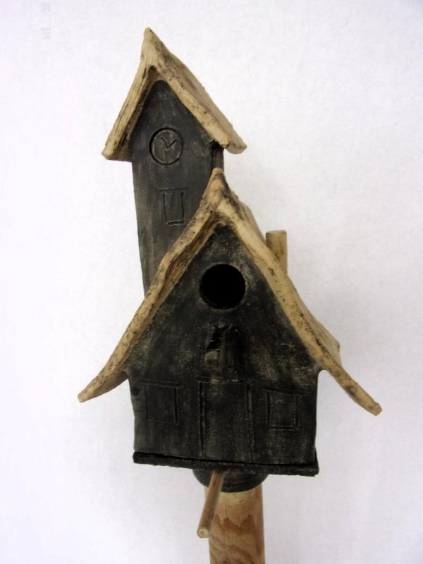 Vogelhuisje nr.3299. "Kerk" op paal €.125.-