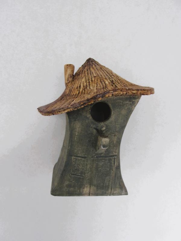 Vogelhuisje nr.3302. "Vierkant rond dak" €.90.-