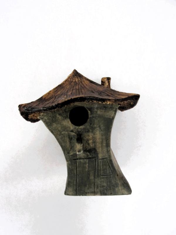 Vogelhuisje nr.3303. "Vierkant laag spitsdak" €.90.-