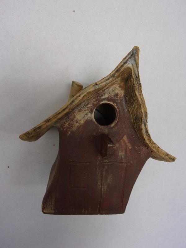 Vogelhuisje nr.3342. "Vierkant puntdak" €.90.-