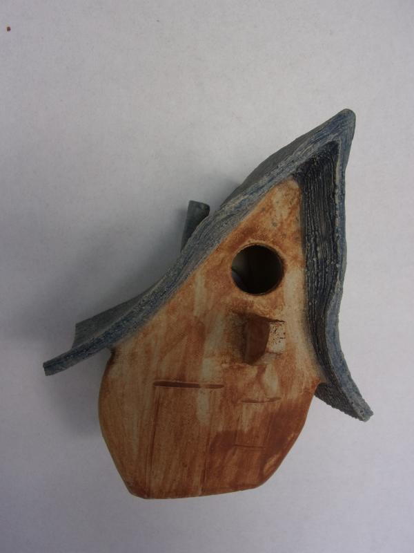 Vogelhuisje nr.3360. "Bol puntdak scheef" €.100.-