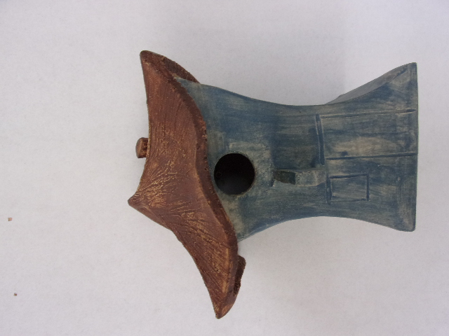 Vogelhuisje nr.3195. "Vierkant laag spitsdak scheef" &euro;.90.-