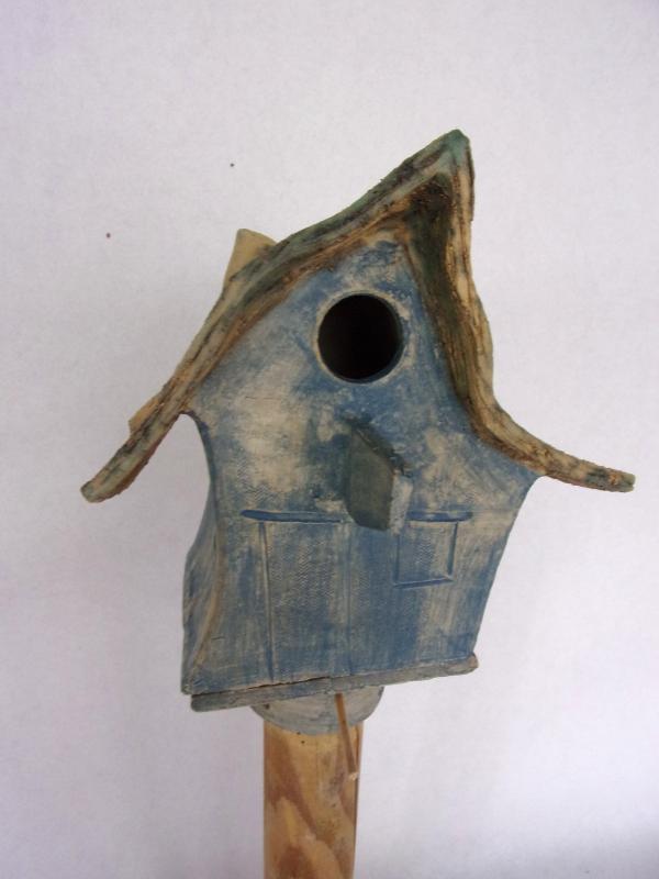 Vogelhuisje nr.3324. "Vierkant puntdak" op paal €.100.-