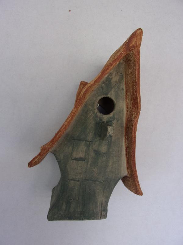 Vogelhuisje nr.3374. "Vierkant scheef hoog puntdak" €.115.-