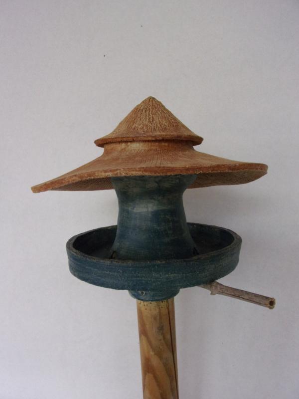 Voedertafel nr.T.578. "Afrika silo" op paal €.180.-