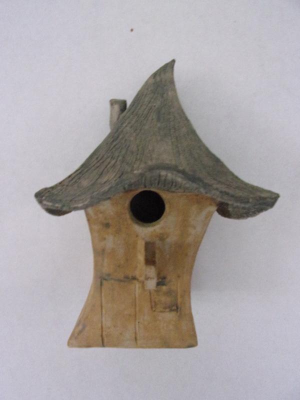 Vogelhuisje nr.3403. "Vierkant spitsdak scheef" &euro;.100.-