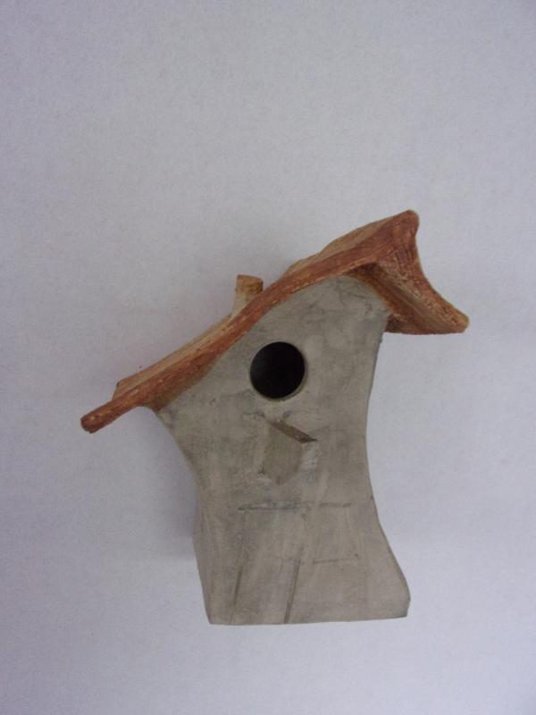 Vogelhuisje nr.3429. "Vierkant puntdak scheef" &euro;.100.-