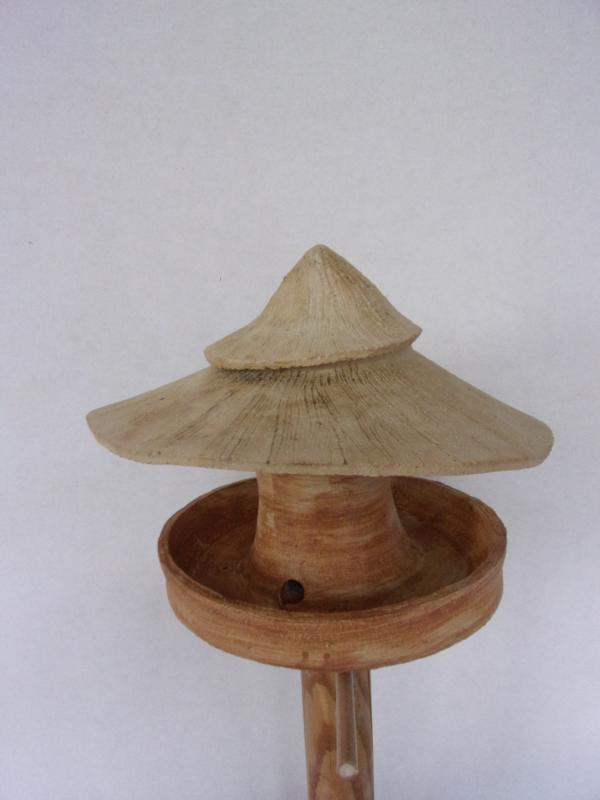 Voedertafel nr.T.580. "Afrika silo" op paal €.180.-