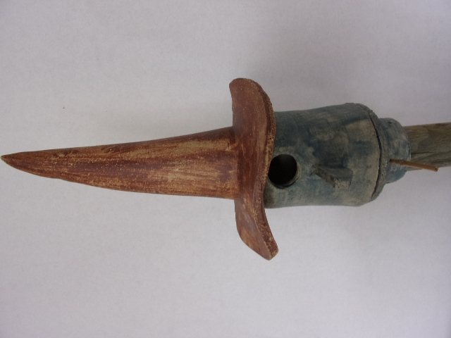 Vogelhuisje nr.3109. "Kabouter punthoed" op paal &euro;.115.-