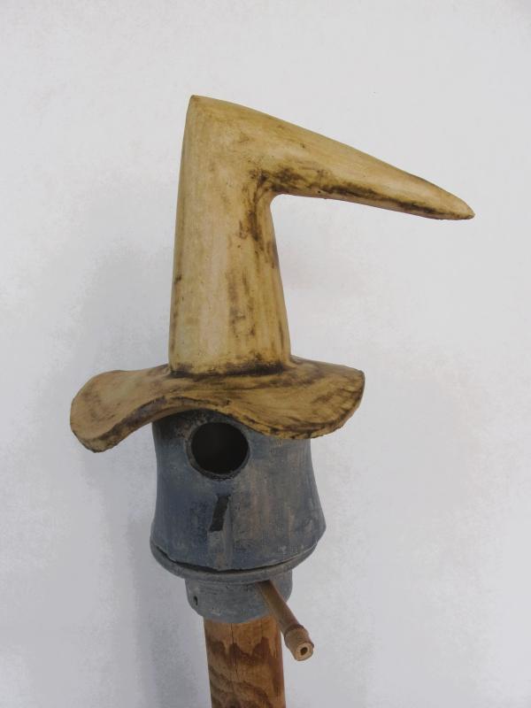 Vogelhuisje nr.3412. "Kabouter knikhoed" &euro;.110.-