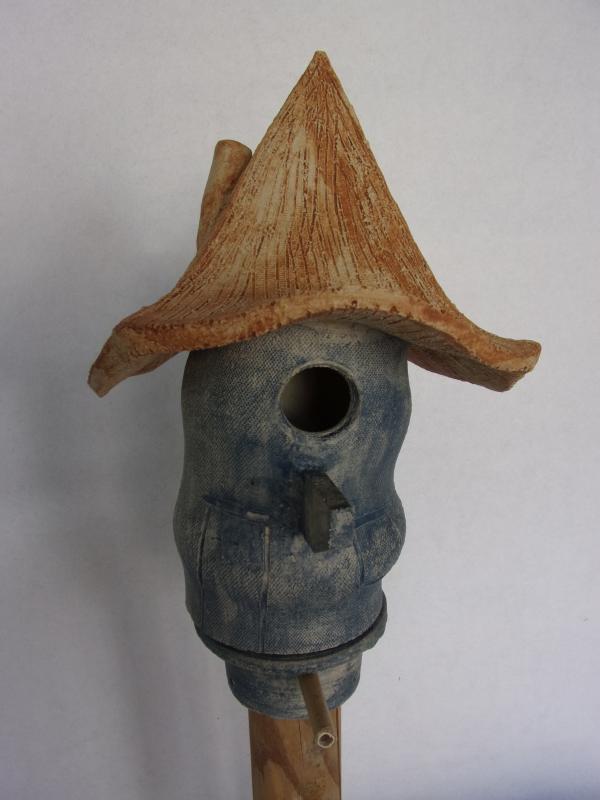 Vogelhuisje nr.3357. "Rond spitsdak" op paal &euro;.110.-