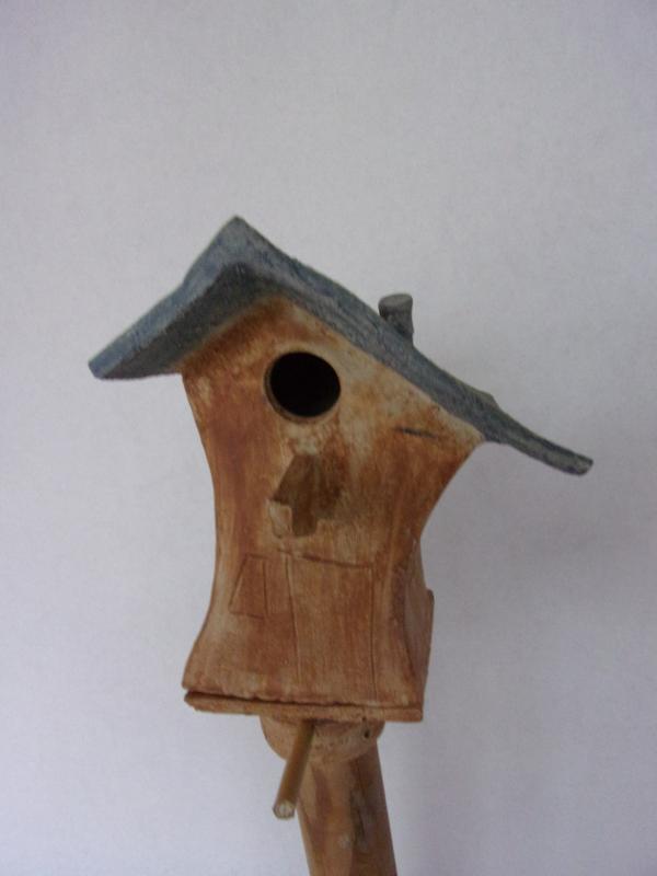 Vogelhuisje nr.3425 "Vierkant puntdak" op paal €.110.-