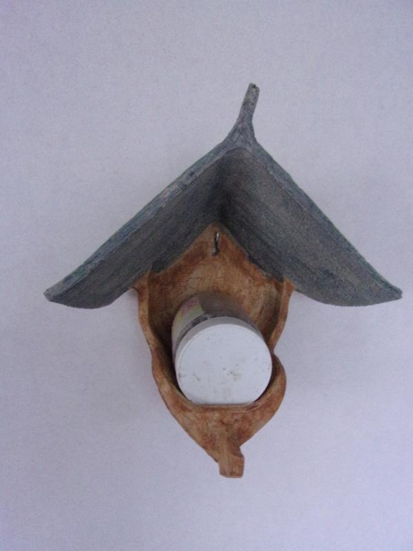 Vogelhuisje nr.3438. "Puntdak pindakaas" &euro;.100.-
