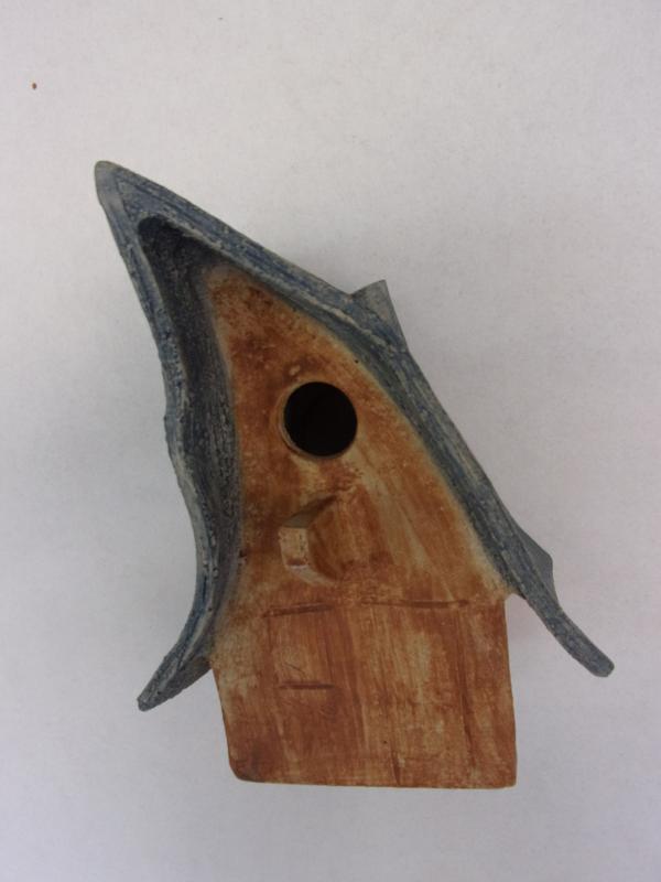 Vogelhuisje nr.3363. "Vierkant scheef puntdak" &euro;.100.-