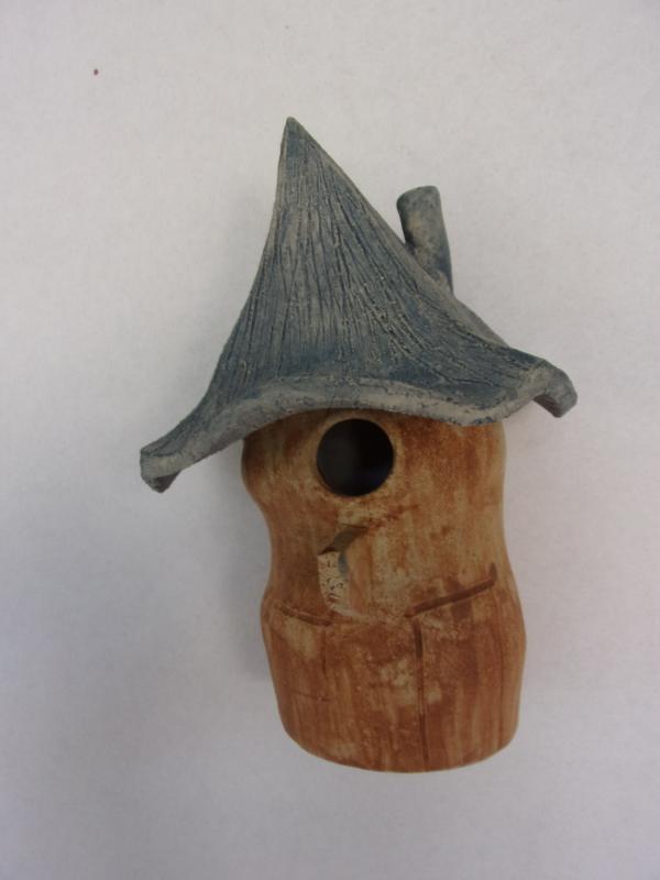 Vogelhuisje nr.3366. "Rond spitsdak" &euro;.100.-