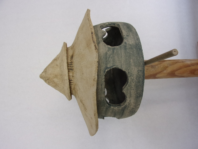 Voedertafel nr.T.537 "Rond ronddak met deksel" op paal &euro;.160.-