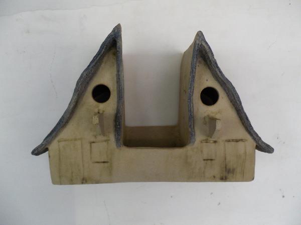 Vogelhuisje nr.2396. "Schuindak tweeling met tuin" &euro;.180.-