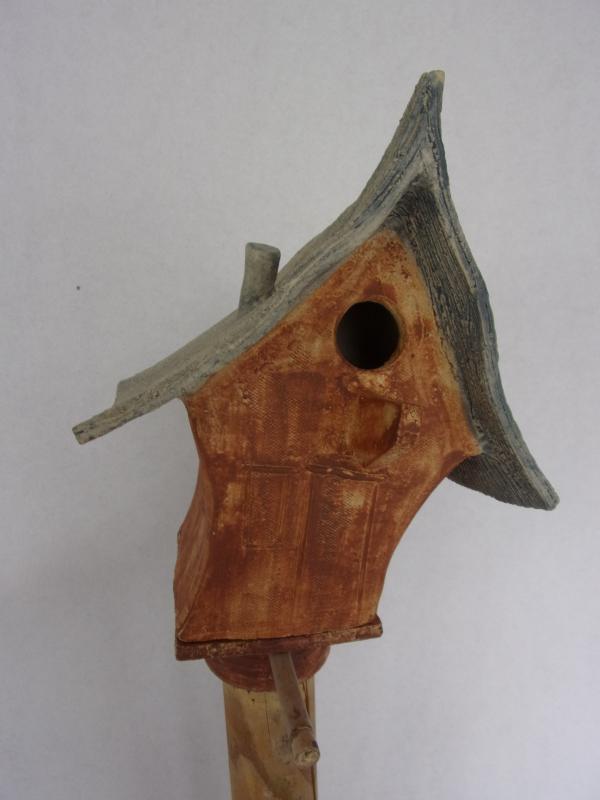 Vogelhuisje nr.3311. "Vierkant scheefwonen" op paal &euro;.100.-