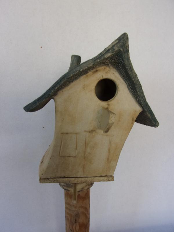 Vogelhuisje nr.3256. "Vierkant scheefwonen" op paal &euro;.100.-
