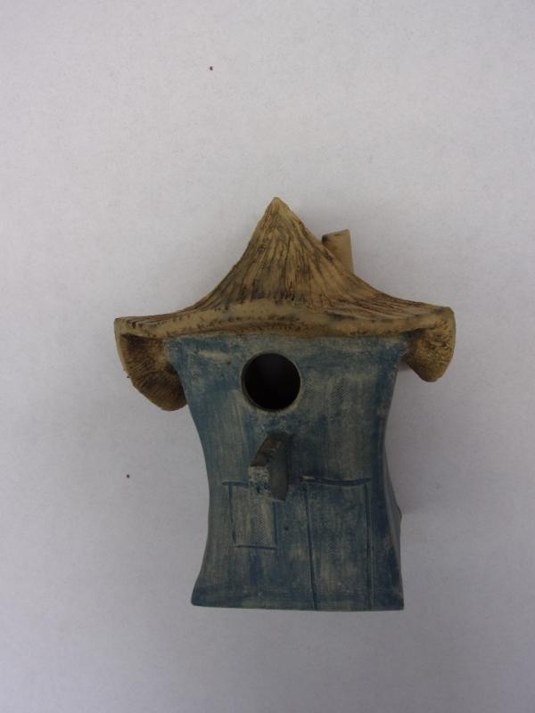 Vogelhuisje nr.3345. "Vierkant piramide dak" &euro;.90.-