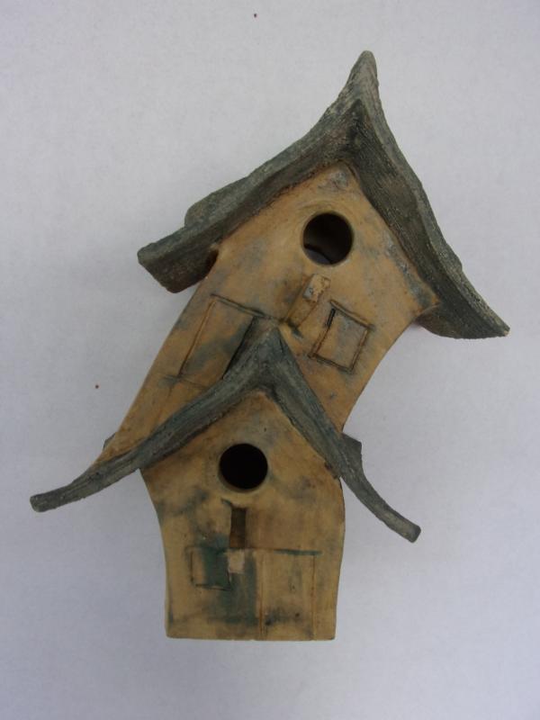 Vogelhuisje nr.3349. "Vierkant puntdak tweehoog" €.180.-