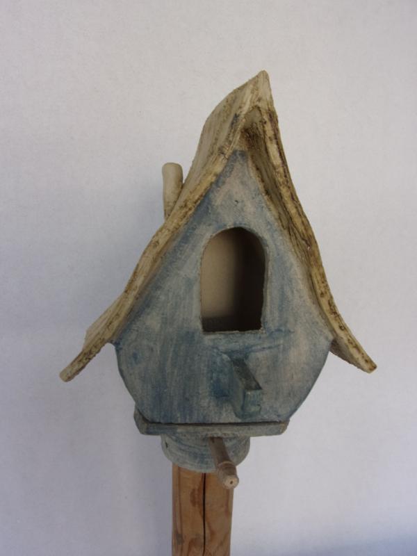 Vogelhuisje nr.3464 Vierkant puntdak op paal &euro;.110.-