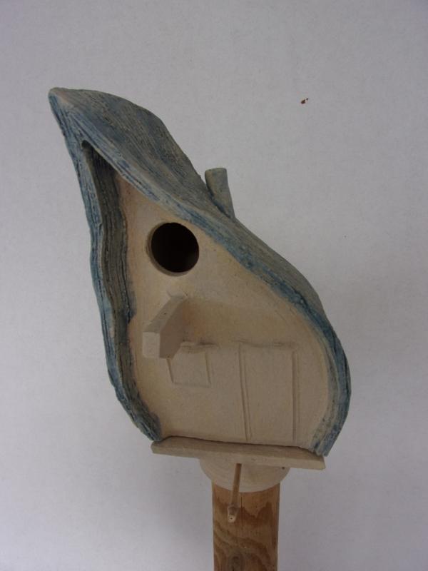Vogelhuisje nr.3493. "Druppel scheef" op paal €.110.-