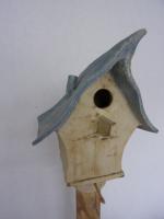Vogelhuisje Nr.3160 "Vierkant puntdak" op paal €.100.-