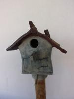 Vogelhuisje nr.3260. "Vierkant boldak" op paal €.100.-