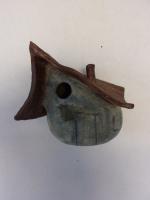 Vogelhuisje nr.3270. "Rond puntdak scheef" €.90.-