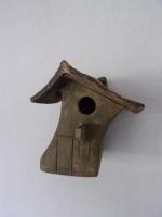 Vogelhuisje nr.2811. "Vierkant puntdak" €.90.-