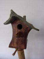 Vogelhuisje Nr.3005 "Vierkant puntdak" op paal €.100.-