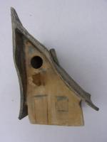 Vogelhuisje nr.3334. "Vierkant scheef puntdak" &euro;.90.-