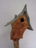 Vogelhuisje nr.3311. "Vierkant scheefwonen" op paal €.100.-