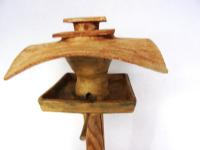 Voedertafel nr.567. "Vierkant platdak silo" op paal €.180.-