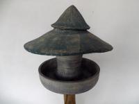 Voedertafel nr.T.349. "Afrika silo" op paal €.200.-