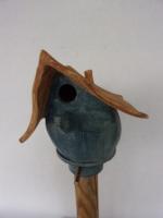 Vogelhuisje nr.3393. "Bol puntdak scheef" op paal &euro;.110.-