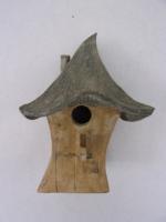 Vogelhuisje nr.3403. "Vierkant spitsdak scheef" &euro;.100.-