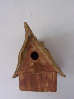 Vogelhuisje nr.3405. "Vierkant puntdak" &euro;.100.-