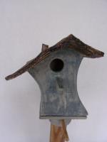 Vogelhuisje Nr.3424 "Vierkant puntdak" op paal &euro;.110.-