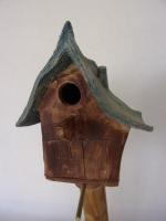 Vogelhuisje nr.3202 "Vierkant puntdak" op paal &euro;.100.-