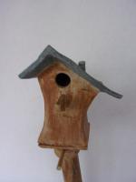 Vogelhuisje nr.3425 "Vierkant puntdak" op paal &euro;.110.-