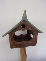 Voedertafel nr.T.539 "Vierkant puntdak" op paal &euro;.160.-