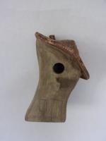 Vogelhuisje nr.3218. "Vierkant rond dak scheef" &euro;.90.-