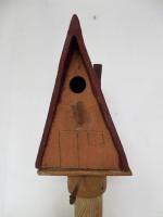 Vogelhuisje nr.493. "Puntdak" op paal &euro;.100.-