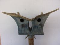 Vogelhuisje nr.3262. "Platdak tweeling" op paal &euro;.175.-