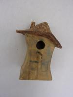 Vogelhuisje nr.3318. "Vierkant ronddak" &euro;.90.-