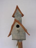 Vogelhuisje nr.3379. "Kerk" op paal &euro;.150.-