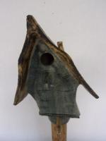Vogelhuisje Nr.3541 "Vierkant puntdak scheef" op paal &euro;.110.-